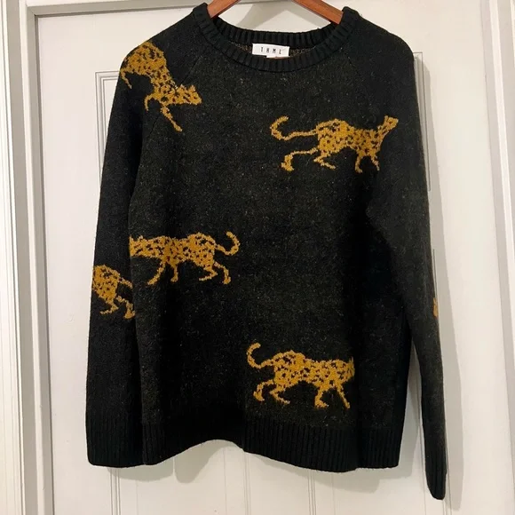 VINNIE LOUISE - THML Living In Leopard Sweater Size large - Picture 2 of 4